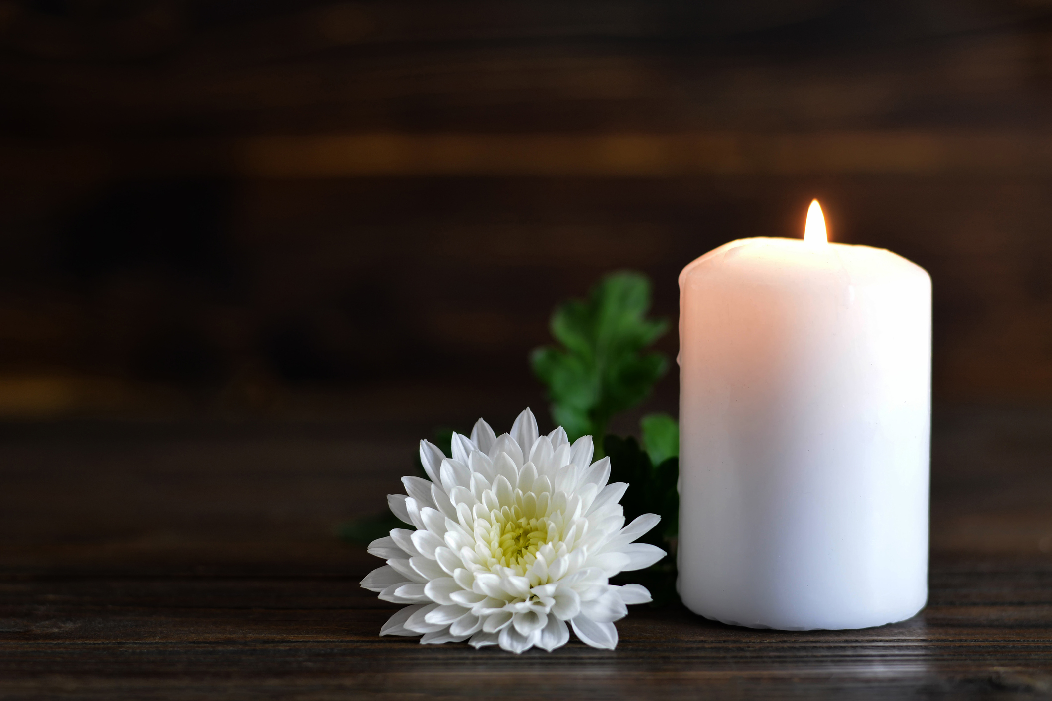 memorial-candle-white-flower