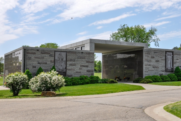 mausoleum-memorial-park-cemetery