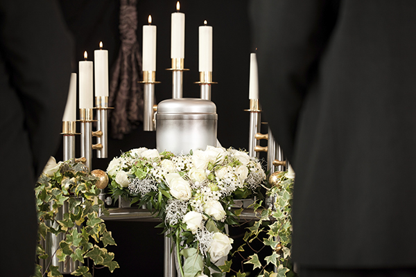 cremation-urn-and-candles
